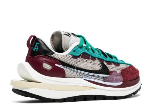 Nike Vaporwaffle sacai Villain Red Neptune Green - Image 2