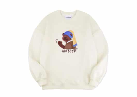Ambler Bear With Pearl Earrings Crewneck Ivory AMM820