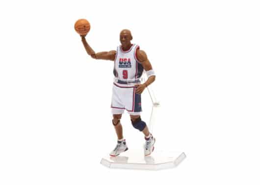 Michael Jordan 1992 Team USA MAFEX No.132 Figure - Image 3