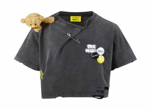 13De Marzo Broken Pin Badge Bear Short Tee Black front view