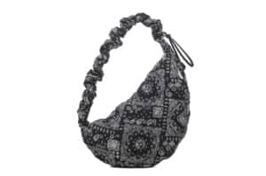 Carlyn Paisley Cozy L Bag Black H75141010