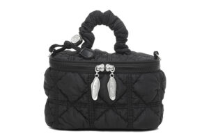 Carlyn Winnie Bag Black H75137010