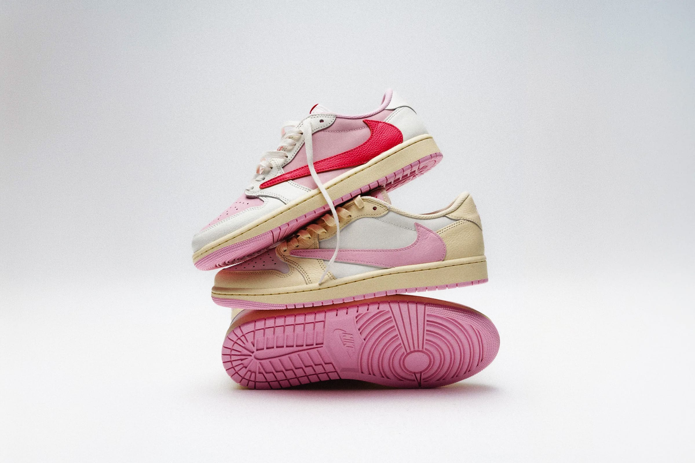JORDAN 1 LOW TRAVIS SCOTT SHAY PINK / TROPICAL PINK
